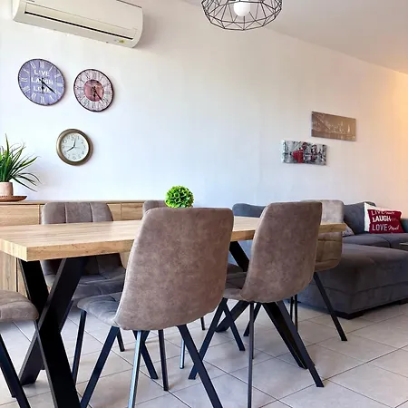 Mackenzie 301 * Larnaca